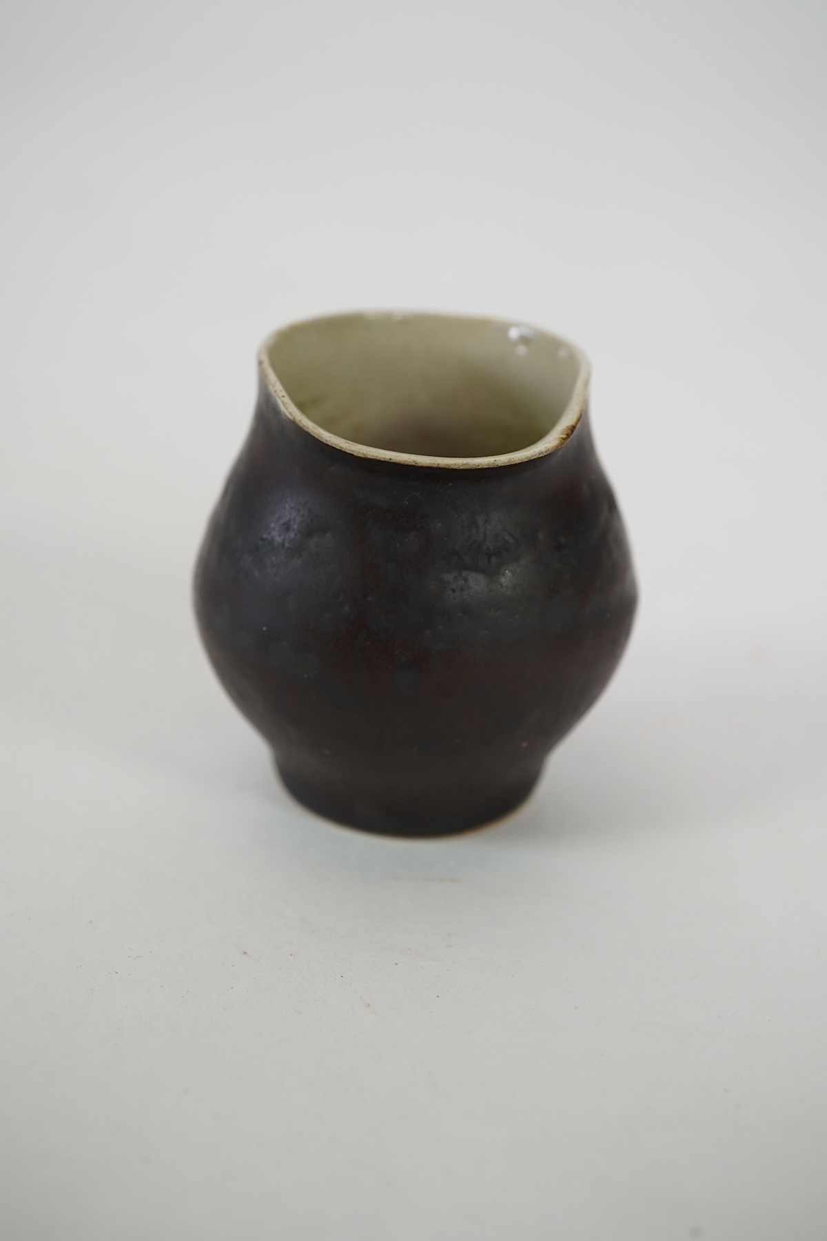 Dame Lucie Rie DBE (Austrian/British, 1902-1995): A stoneware pourer